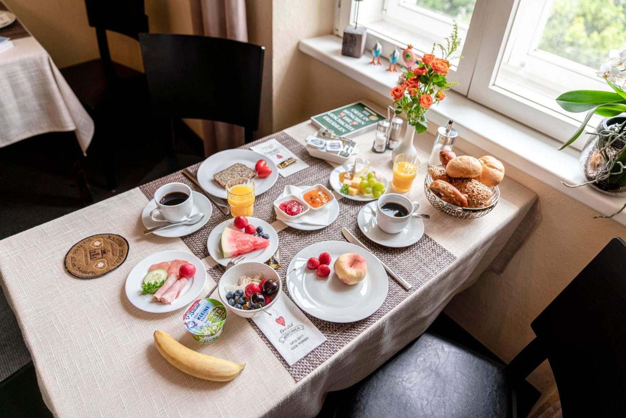 Hotel-Pension Am Siegestor Münih Dış mekan fotoğraf