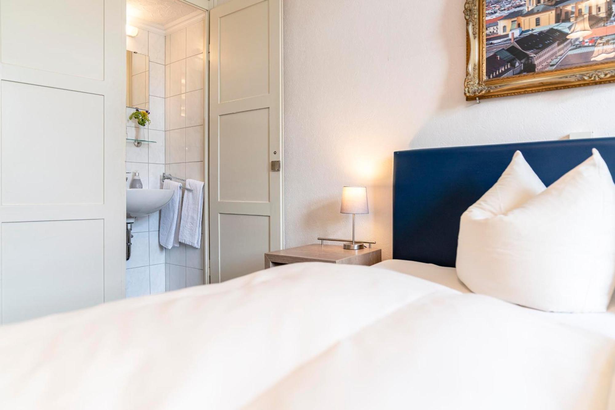 Hotel-Pension Am Siegestor Münih Dış mekan fotoğraf